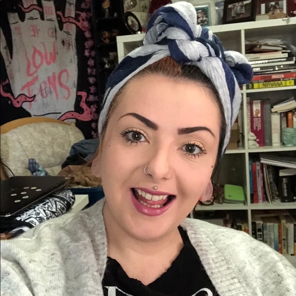 Meet your Posher, Kandice - Picture 3 of 5